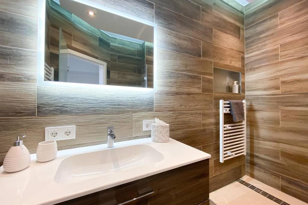 Apartment Luxus-apartment In Mit Privat-parkplatz *
